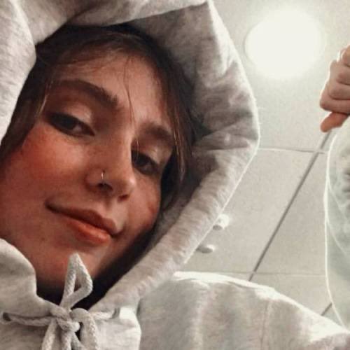 pictures of clairo as her songs, a thread<3