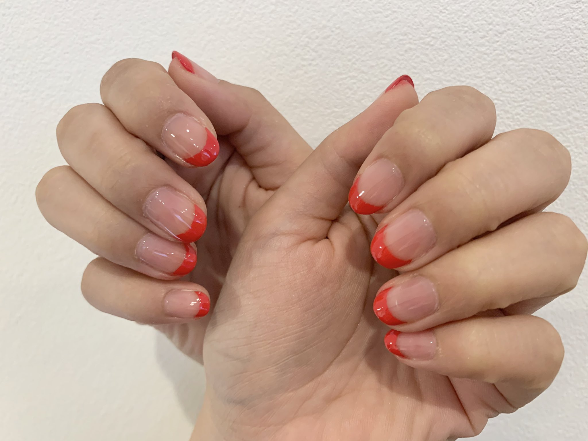 かえ ひろみ お友達にしたネイル これはジェルネイルじゃないんだよ 普通のネイルポリッシュでフレンチネイルに挑戦 ジェルと違ってすぐ乾くから一発勝負 つるんとしてて可愛かった Nail Nailart Naildesign フレンチ