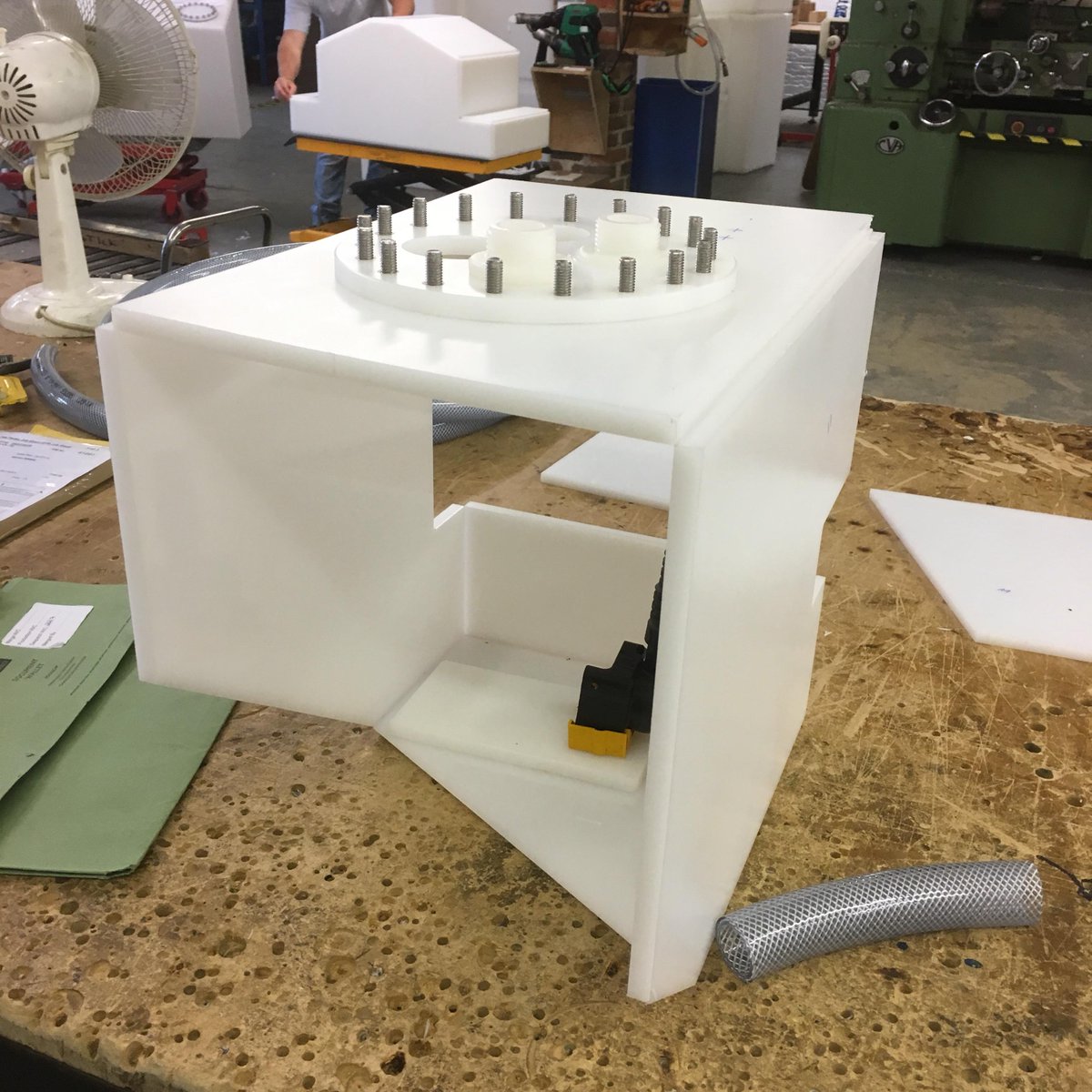 It's good to see some of the complex shapes we tackle. This tank incorporates a submersible pump.
#marinetanks #boatyards #boatlife #boating #boat  #boatyard #boatrepair #fabrication #custombuild #GBmfg #ukmfg #ukmanufacturing #boats #boatyardlife #boating