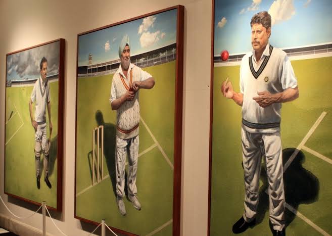 All the 3 cricketers were asked to come in their India Test Whites, meaning wearing the jersey, the sweater and the white sports shoes. However, as it can be seen, both Mr Kapil & Mr Vengsarkar didn't follow that and their portrait are in black shoes. (2/n)