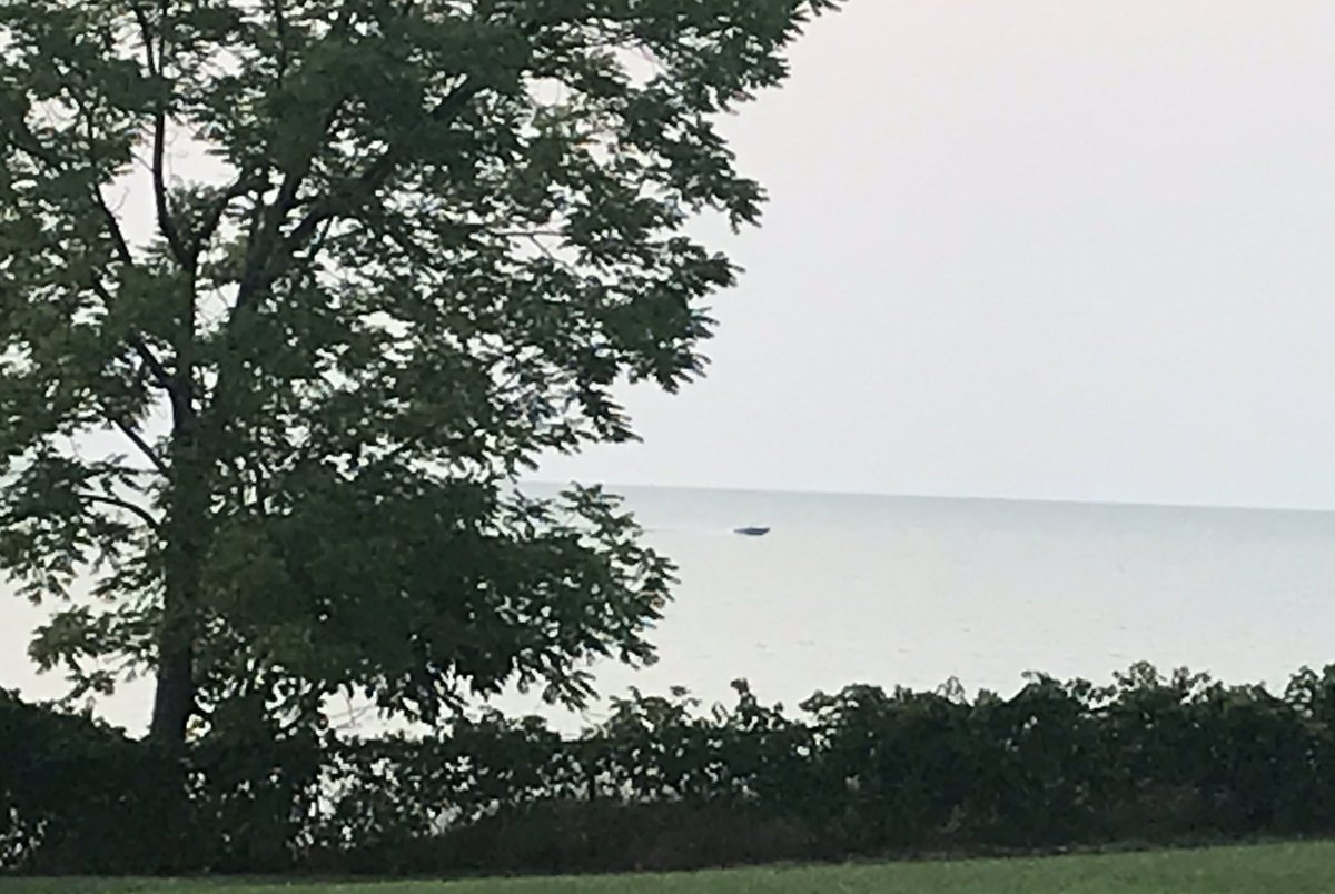 JFracci's tweet photo. Oh... and one lone boat out there! Luv my Lake❤️ #summerAlmostGone #NineMonthsOfBrownIsComingDammit https://t.co/hxoHfFzCDf
