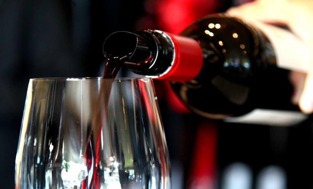 Fears China will impose an 200% import tax on Aussie wines drinkstrade.com.au/fears-china-wi…