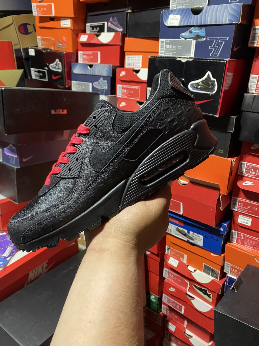 Now this is some TMO heat. Go get some!👟🔥 #TmobileSneakers #MagentaSneakerHeads