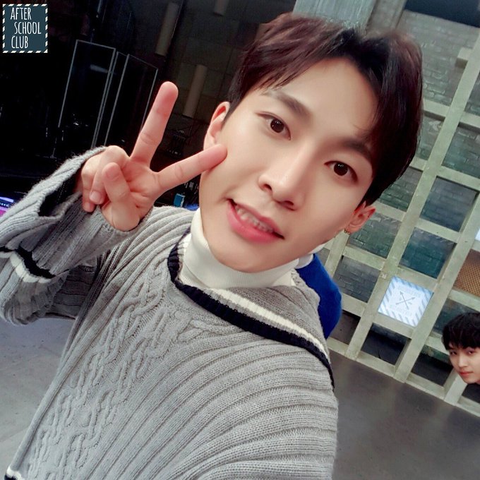 Eunkwang just wanted to take a beautiful pic for MelodyCan't you just leave him alone?? #BTOB  #비투비  @OFFICIALBTOB