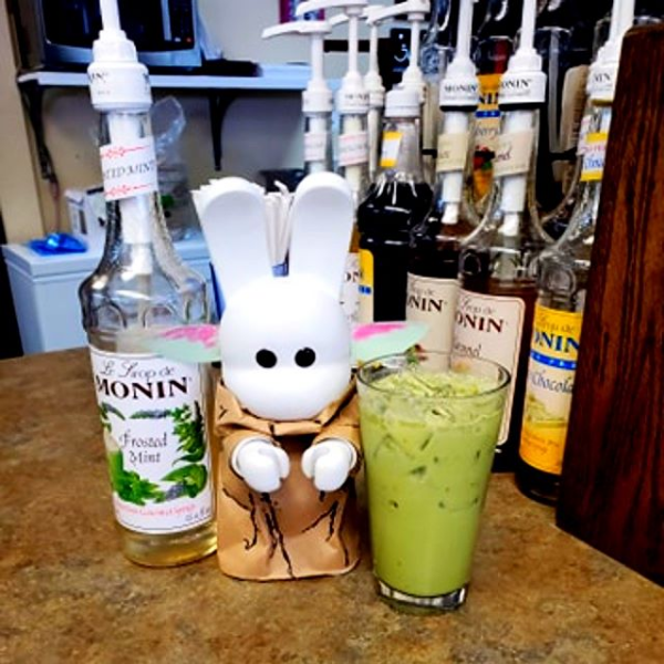 CafeCaterpillar's tweet image. Stop by for a chat and a Yoda! Our frosted mint, matcha made with your choice of milk! Order ahead at ow.ly/8siX50BbgSu #followtheauwhiterabbit #yoda #frostedmint #matcha #blendit #richlanduptown #uptownrichland #vivauptown #localcafe