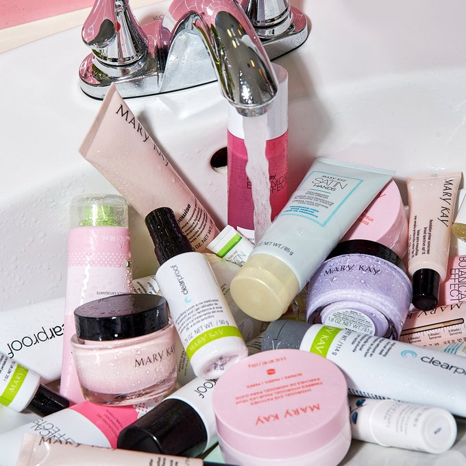overcomewithliv's tweet photo. #mymklife Retweet if you see your favorite product! https://t.co/hmMeQ85C6n https://t.co/lFscL5S4WV
