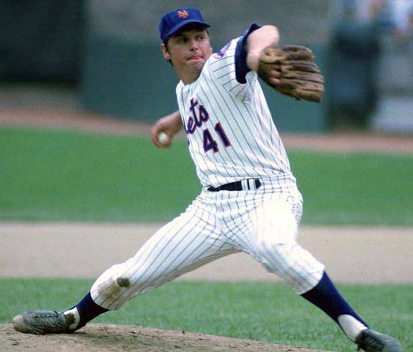 Paul Lukas on X: Genius idea from Uni Watch reader Joe Wagner: Since Tom  Seaver famously had dirt on his right knee (due to his drop/drive motion),  @Mets should memorialize him by