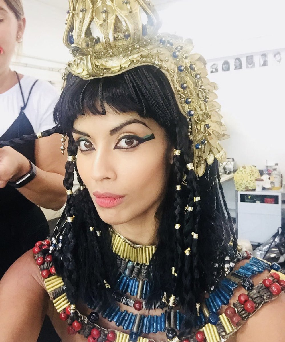 When you feel like a queen, you must dress like one.
