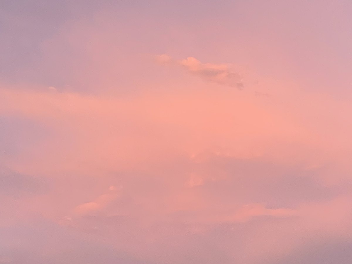 あんすき 今日の夕焼け 風が強いと刻々と色が変わる 雲の流れが速い 可愛い空に ちょっと迫力のある空 いろんな空 自然ってすごい 夕陽 夕焼け 空色 空が好き 雲が好き ささやかな幸せ 日々の記録