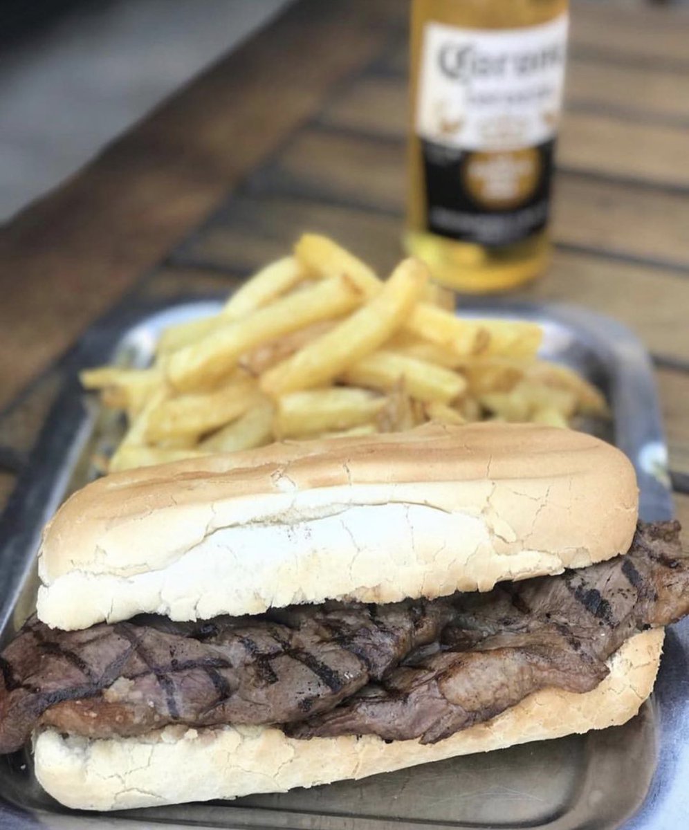 Sanguche de bife de chorizo con una super porción de 🍟
Que esperas para probarlo⁉️ 
✔️ Pedidosya
✔️ Take away
❌ LA SUC DE PALERMO HOLLYWOOD ESTA CERRADA‼️ NOS ESTAMOS MUDANDO ENFRENTE❌ Estén atentos que pronto avisaremos de la reapertura