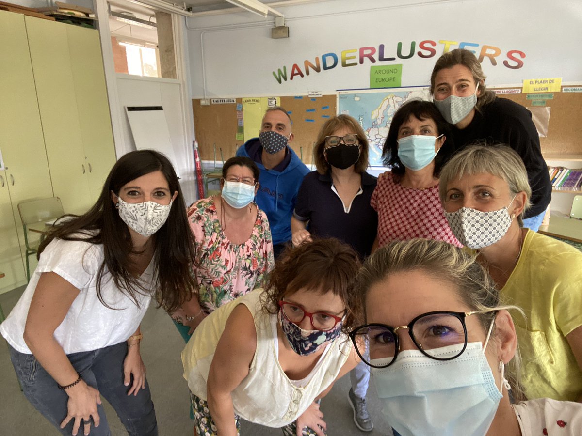 mariagalc's tweet photo. Els mestres de primària del Lloriana #estimemlesmates @innovamat_cat https://t.co/WQki7Gc84B