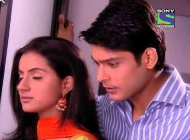 The first time i saw u in "Babul ka Angaan chootey Na" where u played the character of shubh. I was in 5th std & my sister was on graduation1st yr, we used to watch that serial together and my di had crush on you and i took you as bro  @sidharth_shukla  #MostDesirableManSidShukla