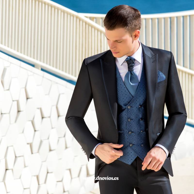 DNovios1's tweet photo. Busques el traje de novio que busques, encuéntralo en nuestra tienda de Acera Recoletos 16, Valladolid.
#wedding #bodas2020 #bodasvalladolid #trajenovio #trajepadrino #alquilerchaque #bodassalamanca #bodassegovia #bodaszamora #vestidodenovia #noviasespaña #noviasvalladolid https://t.co/iVLU6joSpE