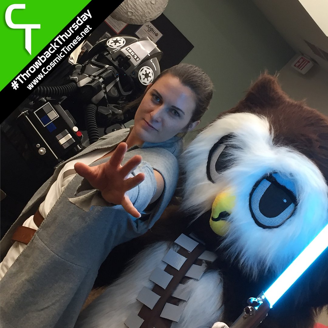 CosmicTimes's tweet photo. Going back to last year's DeweyCon at the @pbclibrary for #throwback Thursday! The Force was strong with this event.
#TBT #Thursday #ComicCon #Comics #StarWars #Rey #Skywalker #Cosplay #DeweyCon https://t.co/8pLeX3K5sh