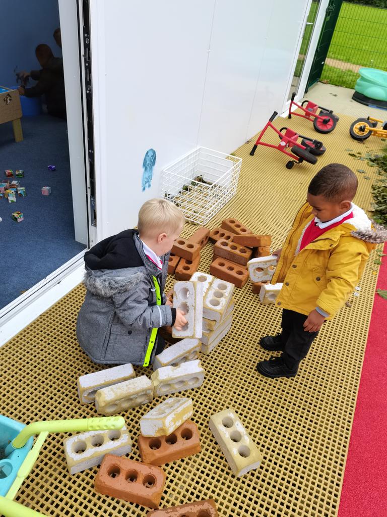 chiseldonpri's tweet photo. Our first day at school #eyfs #unicornclass https://t.co/TInHQcQoHV