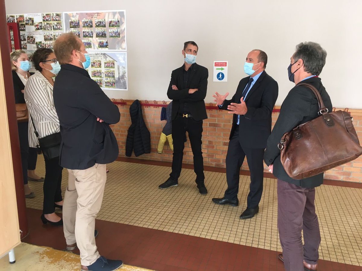 DDaSilva95's tweet photo. À #SaintBrice, avec le maire @LeleuxNicolas et M. Sari inspecteur à l’@acversailles, j’ai pu voir le plaisir partagé des enfants qui reprennent le chemin de l’école et des enseignants mobilisés. 

Une #rentrée bien préparée pour une année qui se voudra la plus normale pour tous ! https://t.co/K0GHdkhF1t