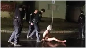 For trolls abt to say the cops were afraid for their lives, this man was only armed with nudity, naked n the snow, seeing his body was not going to kill anybody. He was in handcuffs. They tortured him first it was malicious & premeditated.  #PoliceMurders  #SayHisName  #DanielPrude