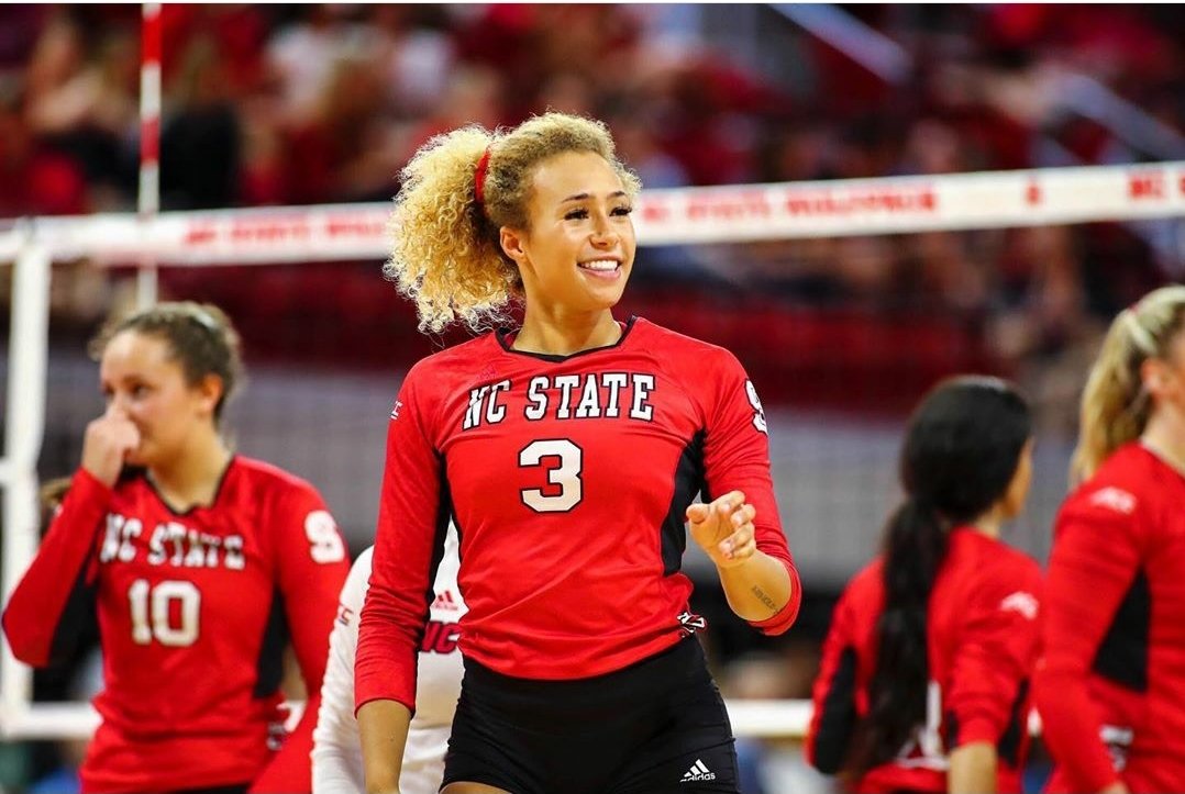 AshStephens2022's tweet photo. Not only a great volleyball player but also a great person! Thank you @melissa_evans1 https://t.co/dbMkQZGTlJ