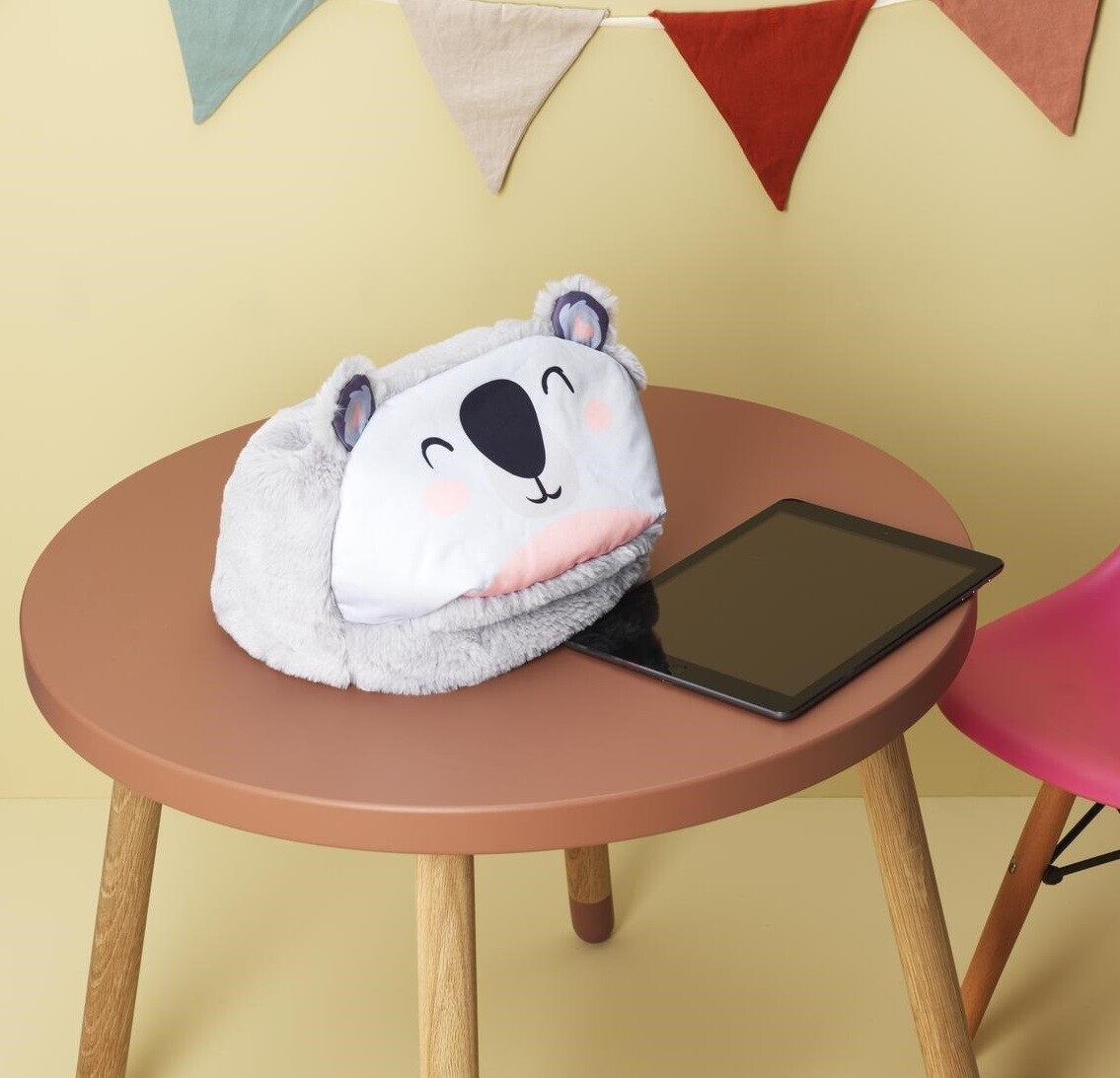 Emzie08's tweet image. How cute is Kevin the Koala? 🐨 I think he's so adorable, really fluffy and an amazing solution for your little ones, when they have some time on the tablet. 
wu.to/OXWWaW
#TabletTime #LoveThis #HowCute #Avon #AvonKids #SuperCute
