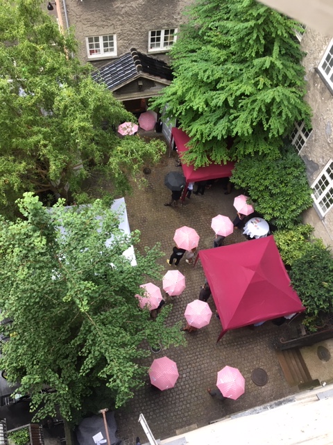 austria_in_DK's tweet photo. We kicked-off the new business season with our Back-2-Business Reception & #EnergyGlobeAward ceremony on a rainy afternoon in our yard. Thanks to #IshSpirits for #GinISH & #SpritzISH and congrats again to the 2020 award winner BioCover A/S
https://t.co/0XGpSo1nfJ https://t.co/KyzbkRzdPI