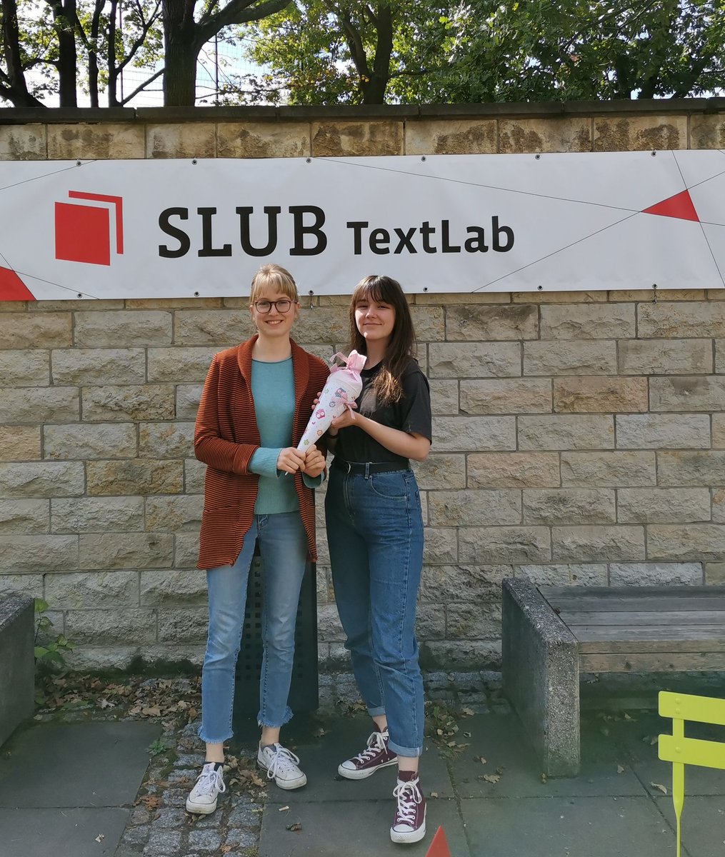 slubtextlab's tweet photo. Staffelstab-Übergabe #FSJ @SLUBdresden: Lia-Sophie Voigt löst Annica Kramer im #SLUBTextLab ab. Vielen Dank an Annica und viel Erfolg für Lia. Auf ein schönes Jahr💪🏼🥳 https://t.co/YwD2a5GAYW