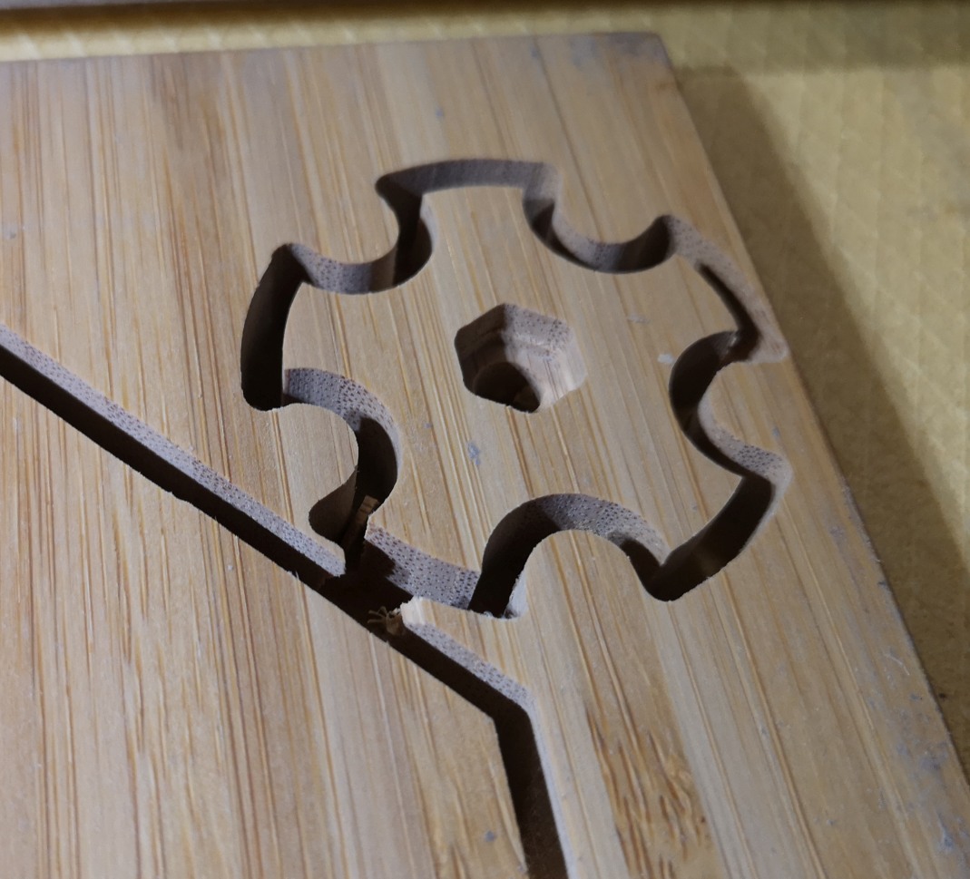 rfc3849's tweet photo. Clocked out early yesterday for some recreational woodworking. Outcome: Display mount/stand for a 10" display. #ProjectNicerHomeoffice #SelfPatOnBack #WasMitHolz #ShaperMade #TeamBarrierefreieHashtags https://t.co/yBet84f2jQ