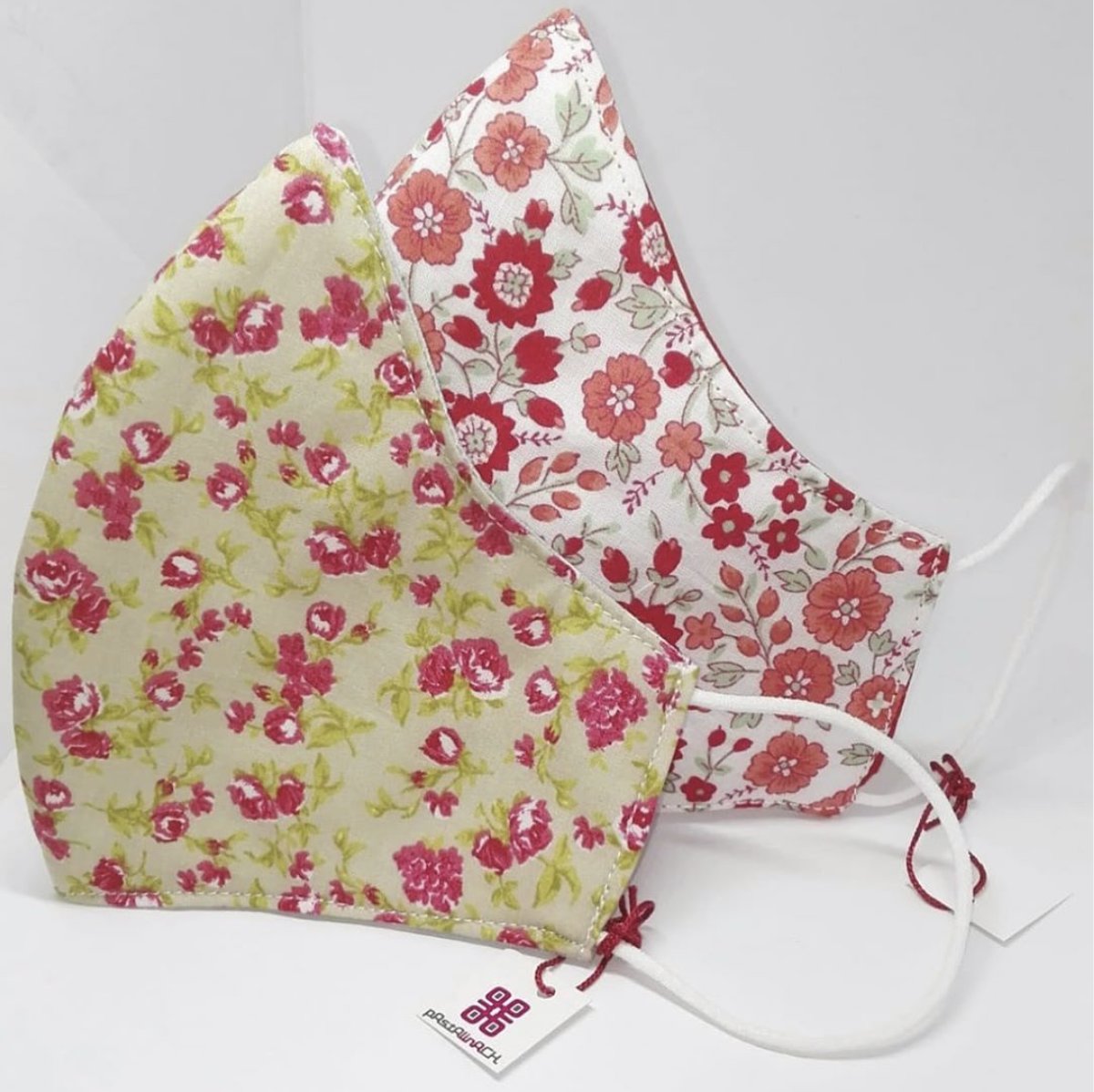 Mascarillas con tela reutilizable con diseño de flores 💐. Encárganos tus mascarillas.

Os recordamos que son reversibles y podéis personalizarlas con nuestro muestrario de telas. Elige la que más te gusten y nosotros nos encargamos del resto 😊