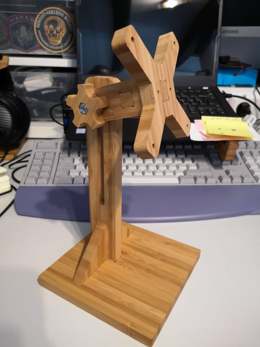 rfc3849's tweet photo. Clocked out early yesterday for some recreational woodworking. Outcome: Display mount/stand for a 10" display. #ProjectNicerHomeoffice #SelfPatOnBack #WasMitHolz #ShaperMade #TeamBarrierefreieHashtags https://t.co/yBet84f2jQ