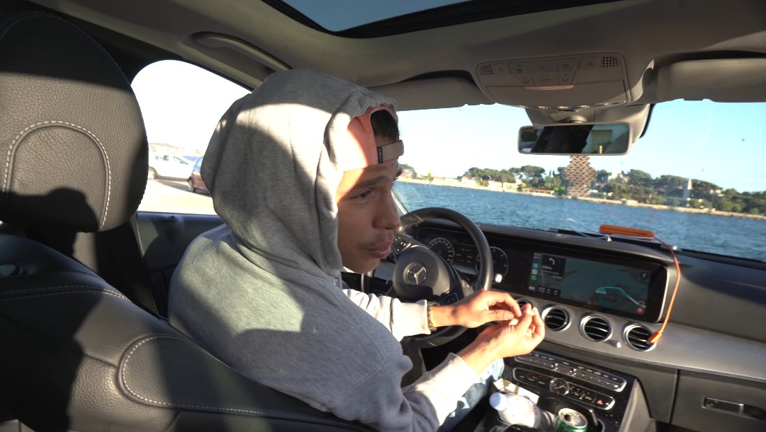 LaSqualee's tweet image. La machine est allemande, ils étaient dépassés. Le chat a perdu, la souris a gagnée