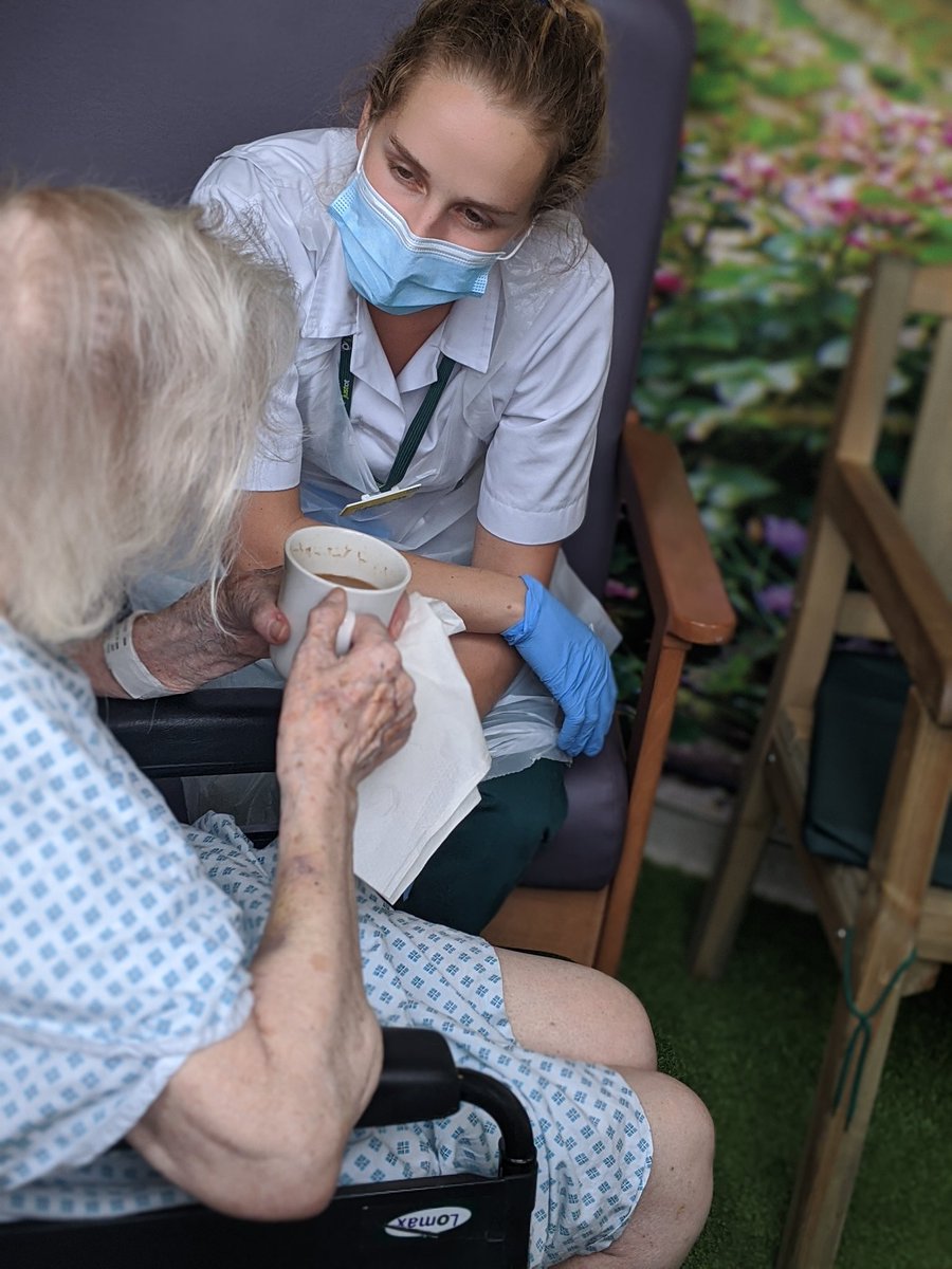OT Megan, making the most of our dementia friendly garden room, listening to how one of our patients has just starting singing lessons at 92 years old to help control her breathing!! #ageisjustanumber #Listen #livingwithdementia @RoyalLondonHosp