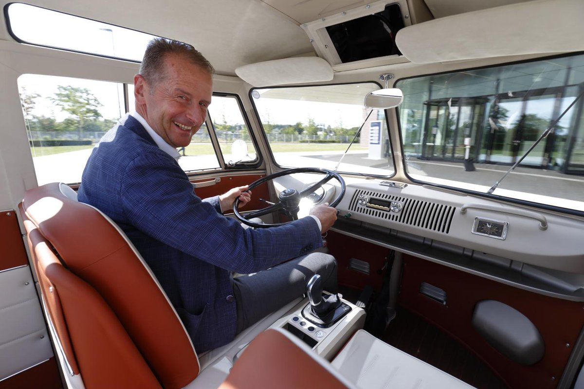 VolkswagenSA's tweet photo. When our #heritage takes 'charge' ⚡ of our future.
Share your thoughts on this amazing all-electric T1 Kombi conversion by e-Classics in Germany?
#Volkswagen #ClassicCars #Bulli #eBulli  #heritagemonth
📸 @VWGroup https://t.co/bYZ4y8QD1D