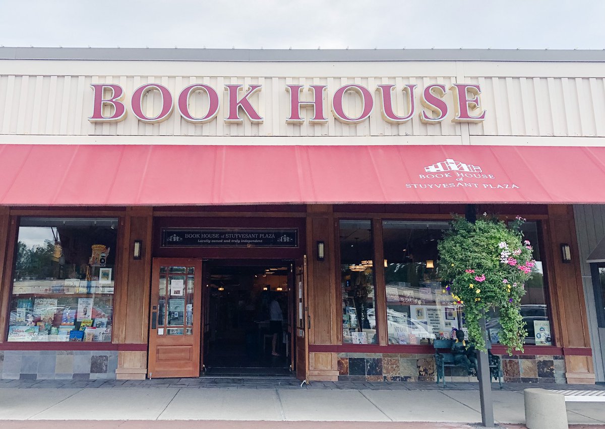 RetailNewYork's tweet image. The Book House of Stuyvesant Plaza has been connecting readers to their favorite stories for 37 years. Take some time for yourself today and browse their wide selection in-store and online.