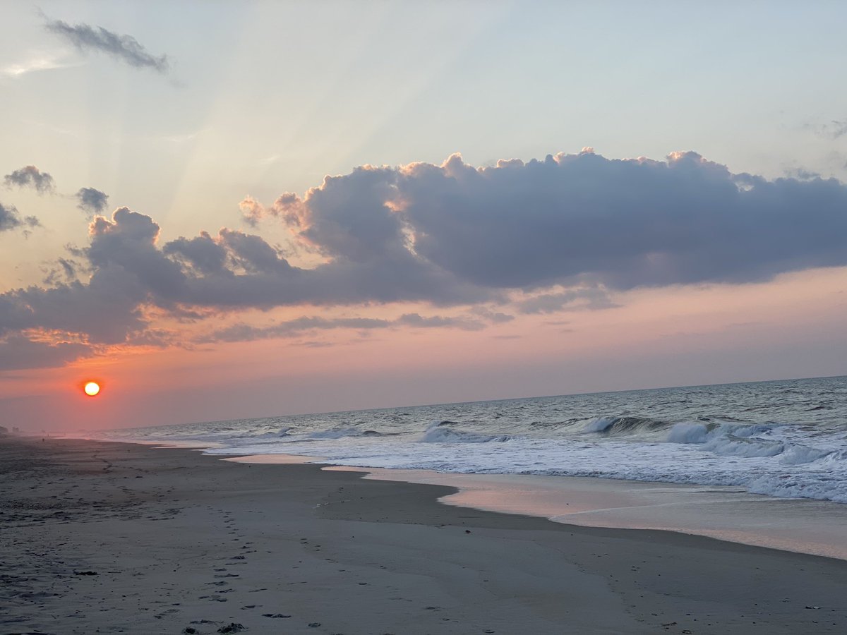 janeenuzzell's tweet photo. Intentionality is a requirement for me to stay focused on goodness, grace & the plans that are for me beyond the cares of today. Setting this mornings sunrise as my reminder so that I’m ready - because life will throw its blows. How we plan for them is key.
#TheSurrenderedLife https://t.co/1jewXIRrEd