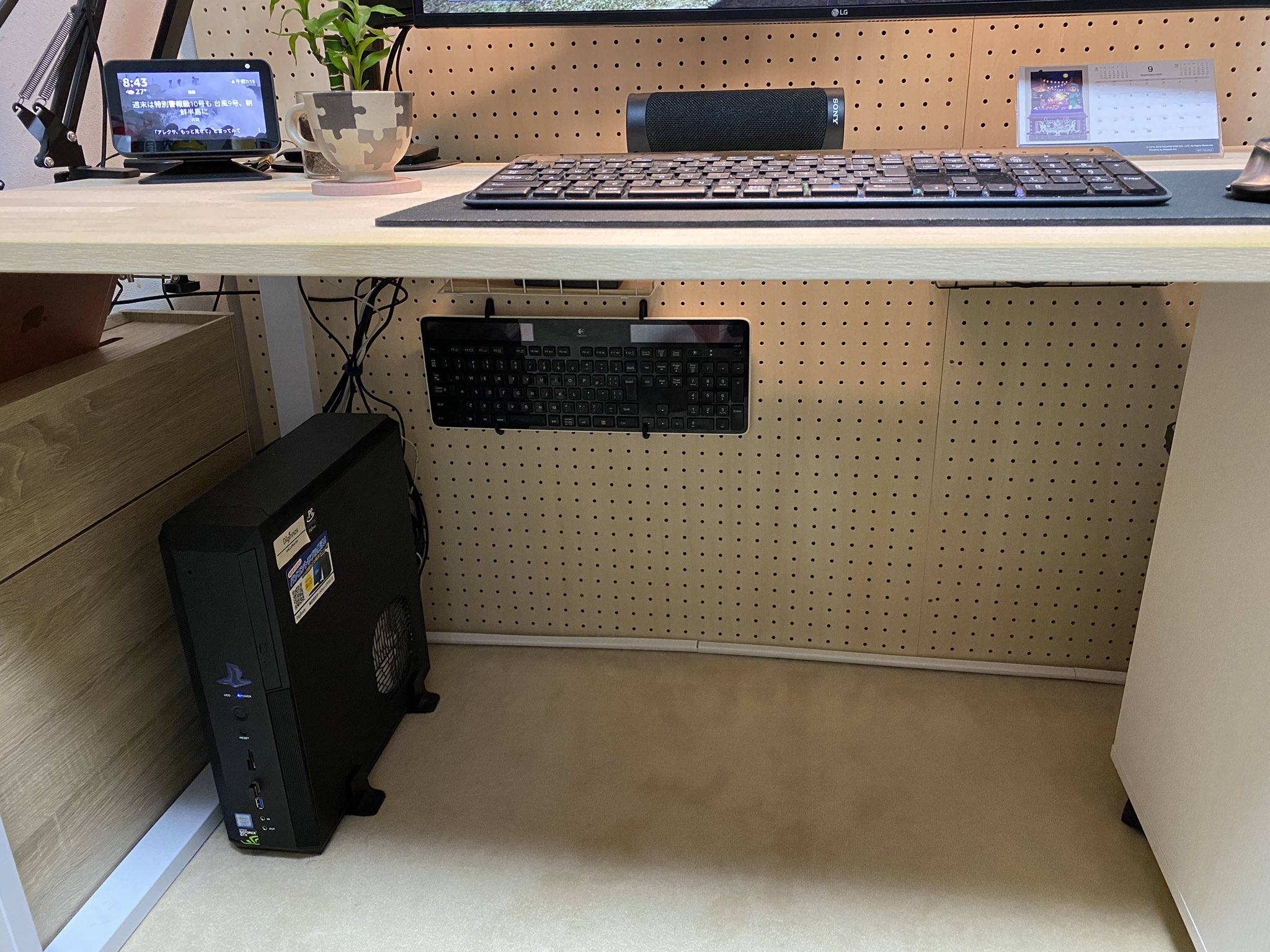 Show 公式 On Twitter デスク周りが完成したので記念に残しておきます 今回のテーマはapple Storeのようなウッドベースのナチュラル感を出すこと ネトゲとテレワークを充実した環境でやることです とにかく綺麗に見せるために デスク周りや床下の配線に気を使っ