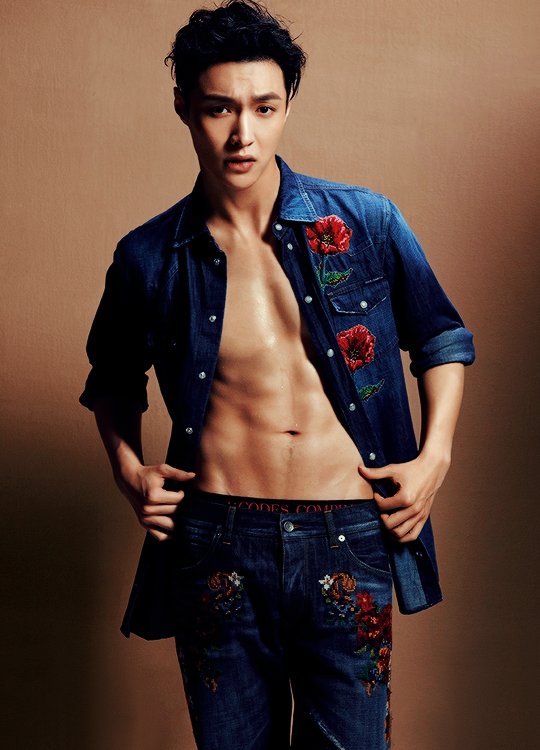 • Well, in this case I can explain, jk. I just want to flex his abs as if they were mine;))