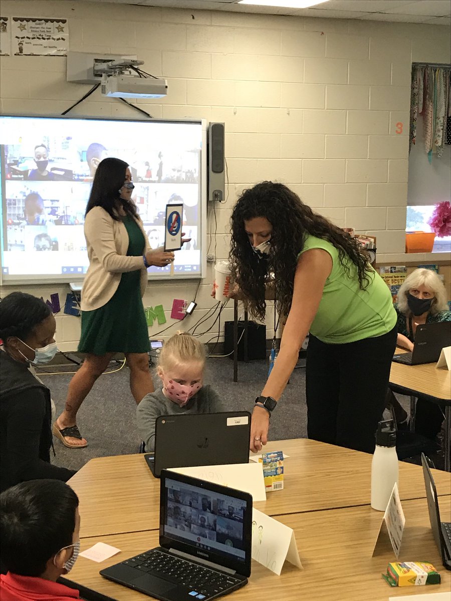 ⁦⁦<a href="/lisamarieknoche/">Lisa Knoche</a>⁩ Mrs Knoche is helping our first graders with technology! #WeGotThis #pridein5 ⁦<a href="/hecorleyelem/">H.E. Corley Elem</a>⁩