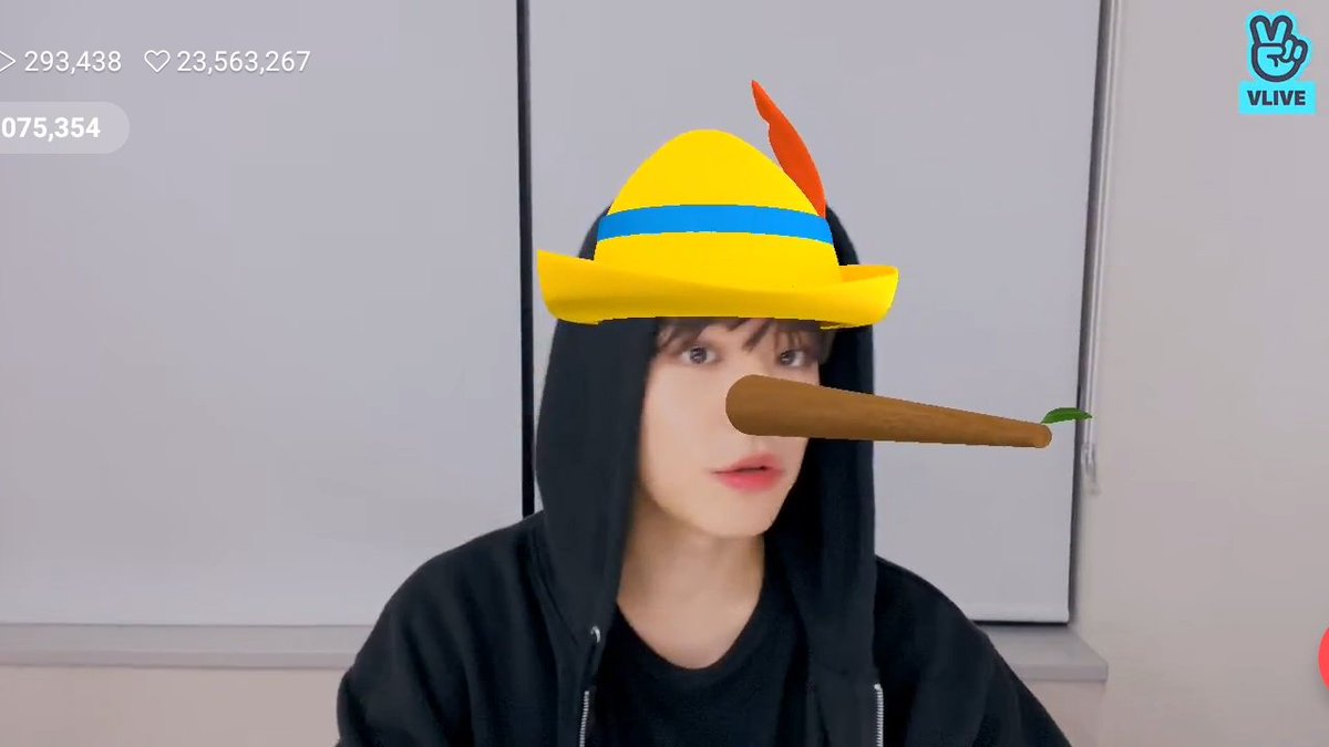 a short thread of seungmin trying out filters on today's live 