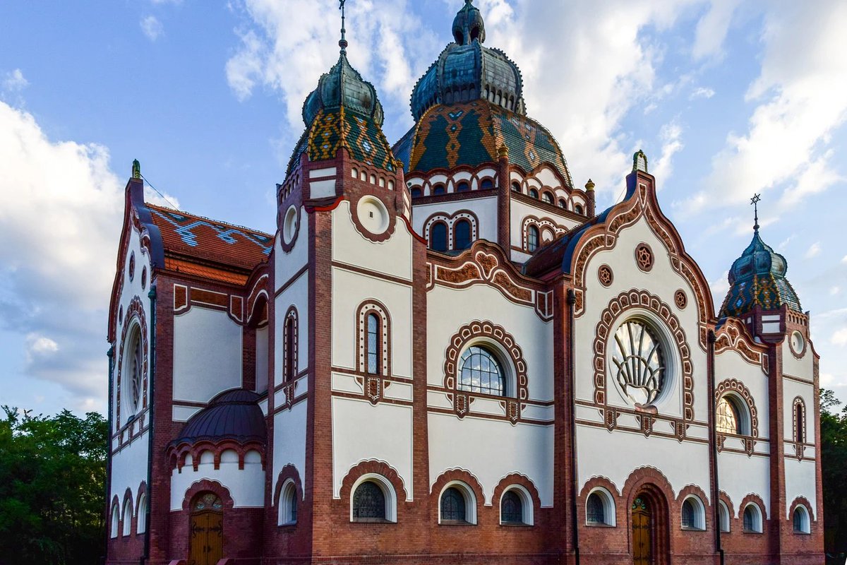 The Jakab and Komor Square Synagogue was built in 1901 by the Hungarian-Jewish community of Subotica, Serbia.It's the second largest synagogue in Europe and the only surviving synagogue in the Hungarian Art Nouveau style.