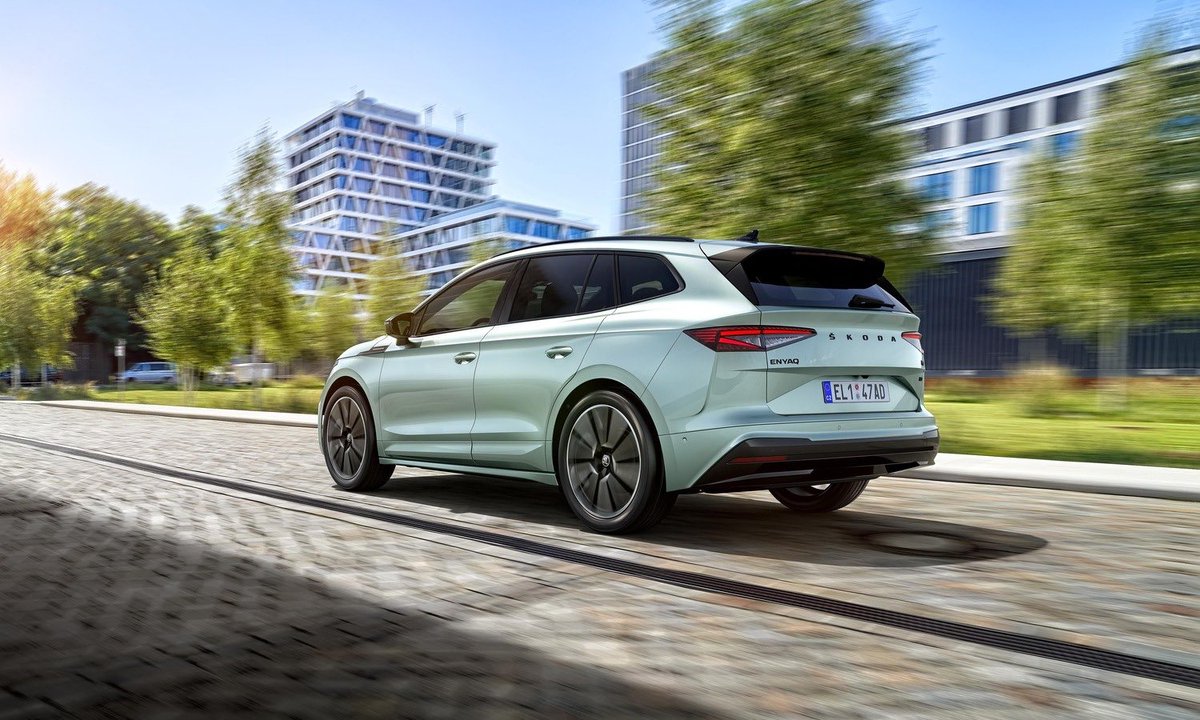 Dvzcomotor's tweet photo. No somos muy de #SUV, tampoco de eléctricos, pero #Škoda sí que nos gusta. 
El nuevo Enyaq iV llama la atención, y no solo por esa parrilla luminosa que podrán llevar algunas versiones más lujosas (no en España, claro, vaya a ser...).
#Motor #BR #PasiónPorConducir https://t.co/Q17eElkzuL