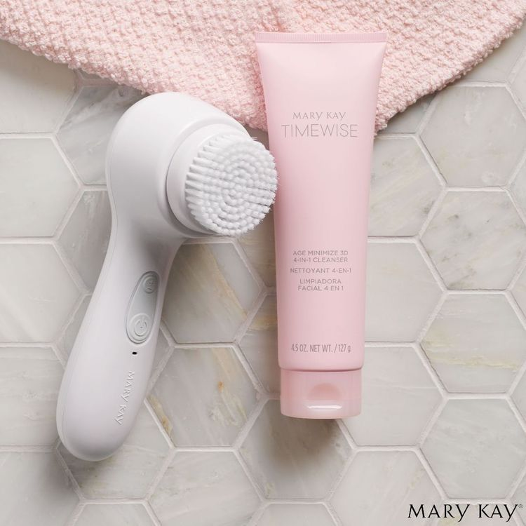 mpconverse's tweet image. Did you know that September is #SkinCareAwarenessMonth? When I pair my favorite Mary Kay cleanser with the Skinvigorate Sonic Skin Care System, my complexion benefits from 60 seconds of superior clean! 💧       What is your favorite skin care product or tool?  #MKBeautyBeyond