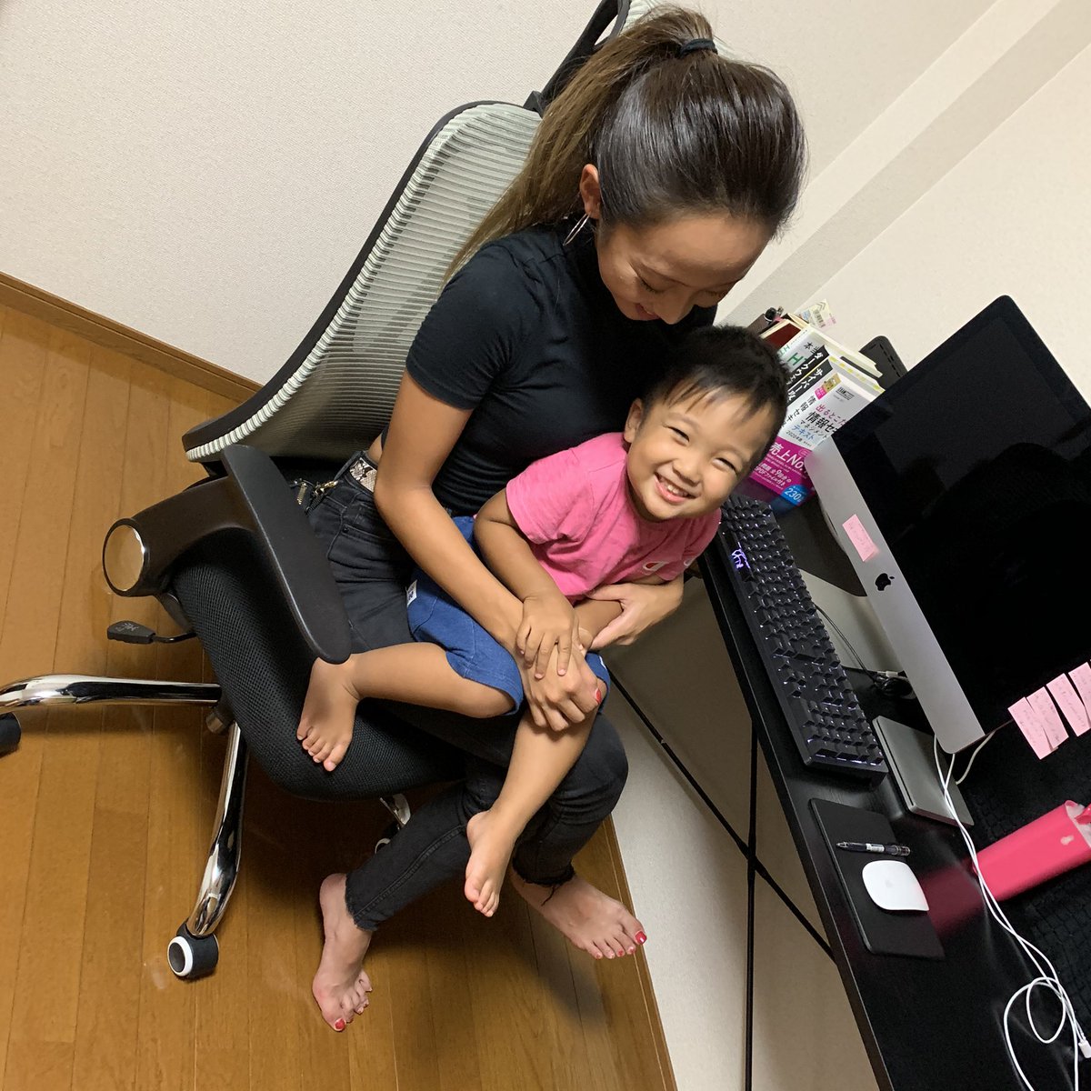 Ayazabeth_'s tweet photo. 22歳🤩
妹夫婦と兄弟達が、pcチェアくれた🥰

今年は、目標達成させる😌✨
フル勤務で勉強する時間無いと思いきや、朝4・5時起きで勉強時間設けられるから、体壊さん程度に勉強して資格取得する❤️ https://t.co/W7ORcaUNr0