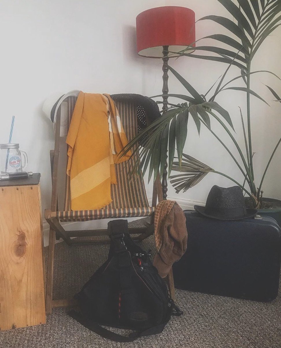 mikebatson5d's tweet photo. We have no garden, no #mancave for me lol Lin thinks I need my own space, so designing me a Gentleman’s Corner! She’s even managed to encroach on that with her stuff lol 😂 all #localcharityshop #bootsale #secondhandshops items #supportlocal #Southend https://t.co/rx8VsEFST6