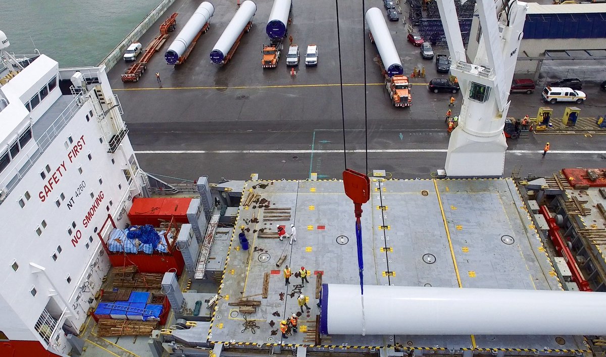 There have been many since, but they say you never forget your first in Becancour. ⛴
_

#castaloop #tbt #ThrowbackThursday #spipb #stevedoring #windturbine #éolienne