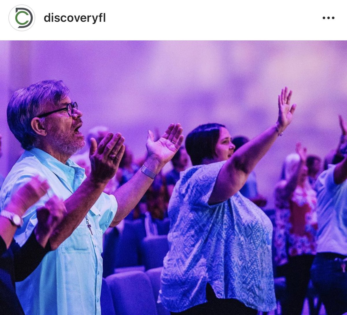 Recent pictures taken during the  #COVID19 pandemic show mask-less congregants singing at Kirk Cousins’ church in Orlando, Florida. Kirk Cousins’ dad, Don Cousins is the pastor.Kirk Cousins made recent anti-mask comments and said he has only a “.000001%” chance of infection.