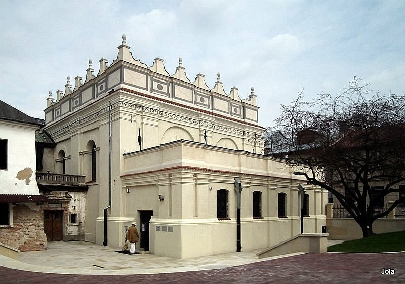 The Zamość Synagogue was built in 1618 in Zamość, Poland.Construction began in 1610 when the restriction forbidding Jews from building with stone was lifted.