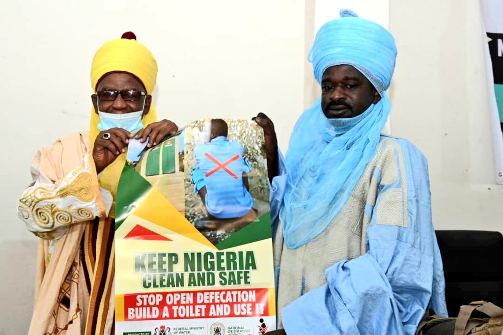CleanNigeria25's tweet photo. #ODF, @FMWR_NGR/@NOA_Nigeria Natiowide Sensitization: The Royal Fathers displaying one of the IEC materials that would be used for community Mobilization https://t.co/5t2l8no9Ev