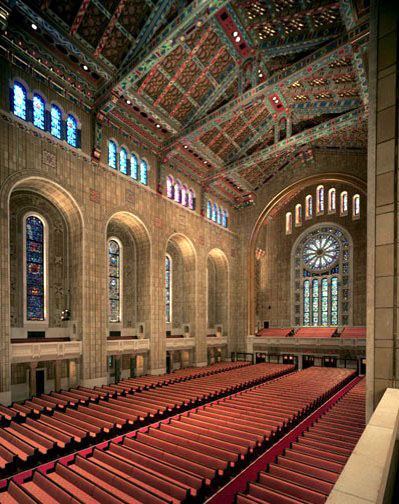 Temple Emanu-El was built in 1929 by Reform Jews in New York.It can seat 2,500 people and it is one of the largest synagogues in the world.