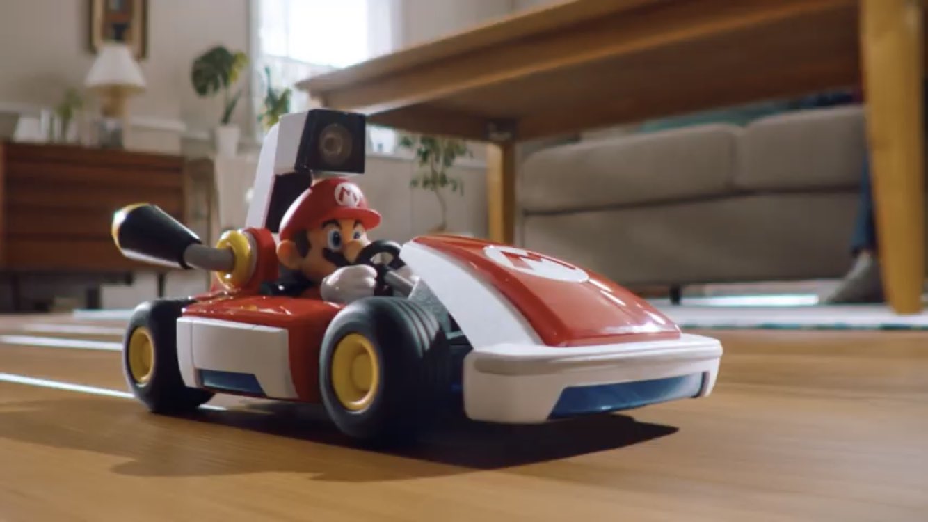 Twitter 上的 レイト 新作マリオカート新しい試みで面白いと思うし やってみたいとも思うけど 部屋が綺麗で広くないといけないと思うしターゲットとしてはお子さんがいる家族を対象としている感じかな 個人的にはこれもいいけどswitchで正当な新作 マリオカート