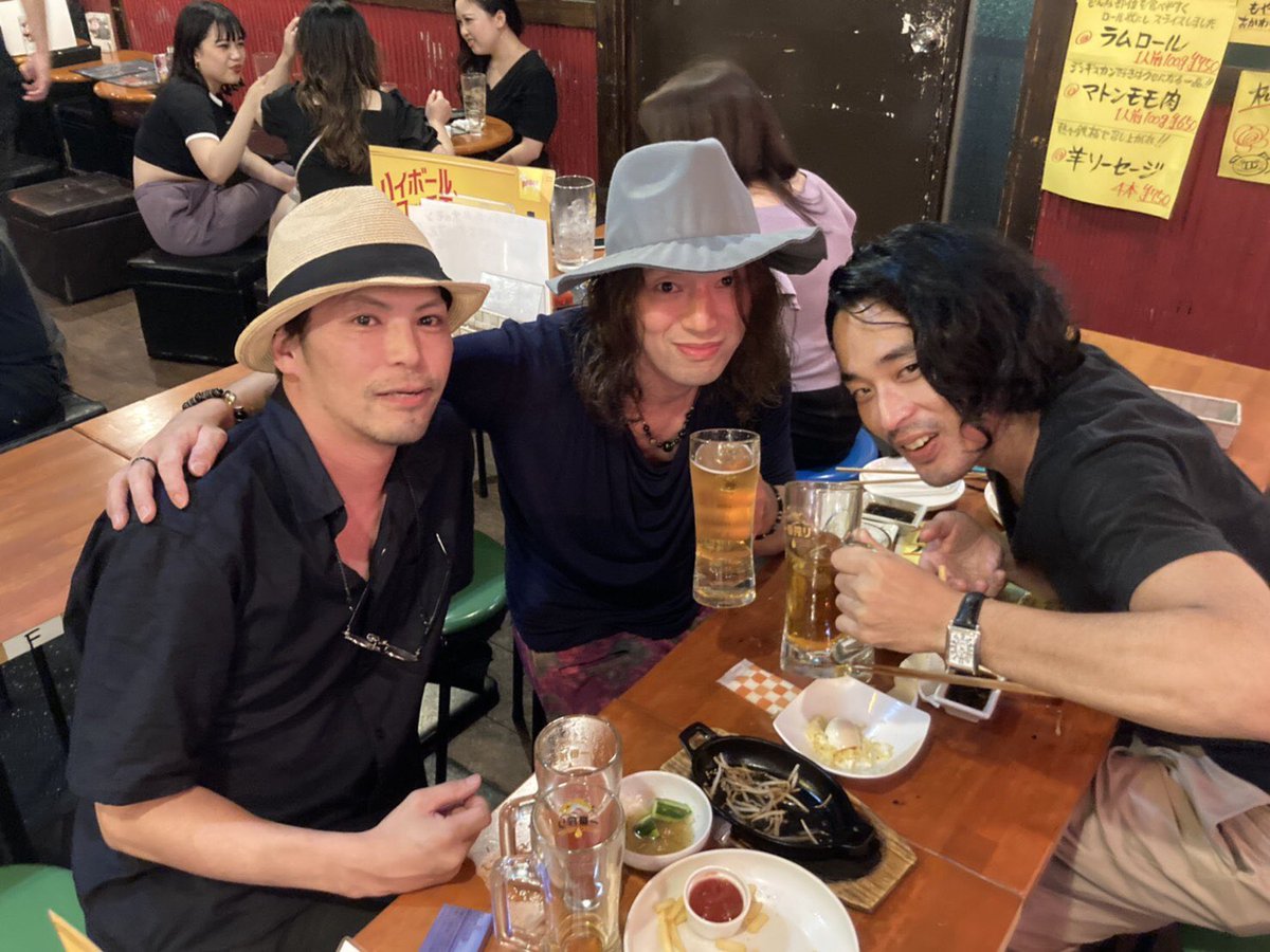 めちゃ久々に会ったわ

昔話やら、くだらない話で盛り上がってるよ