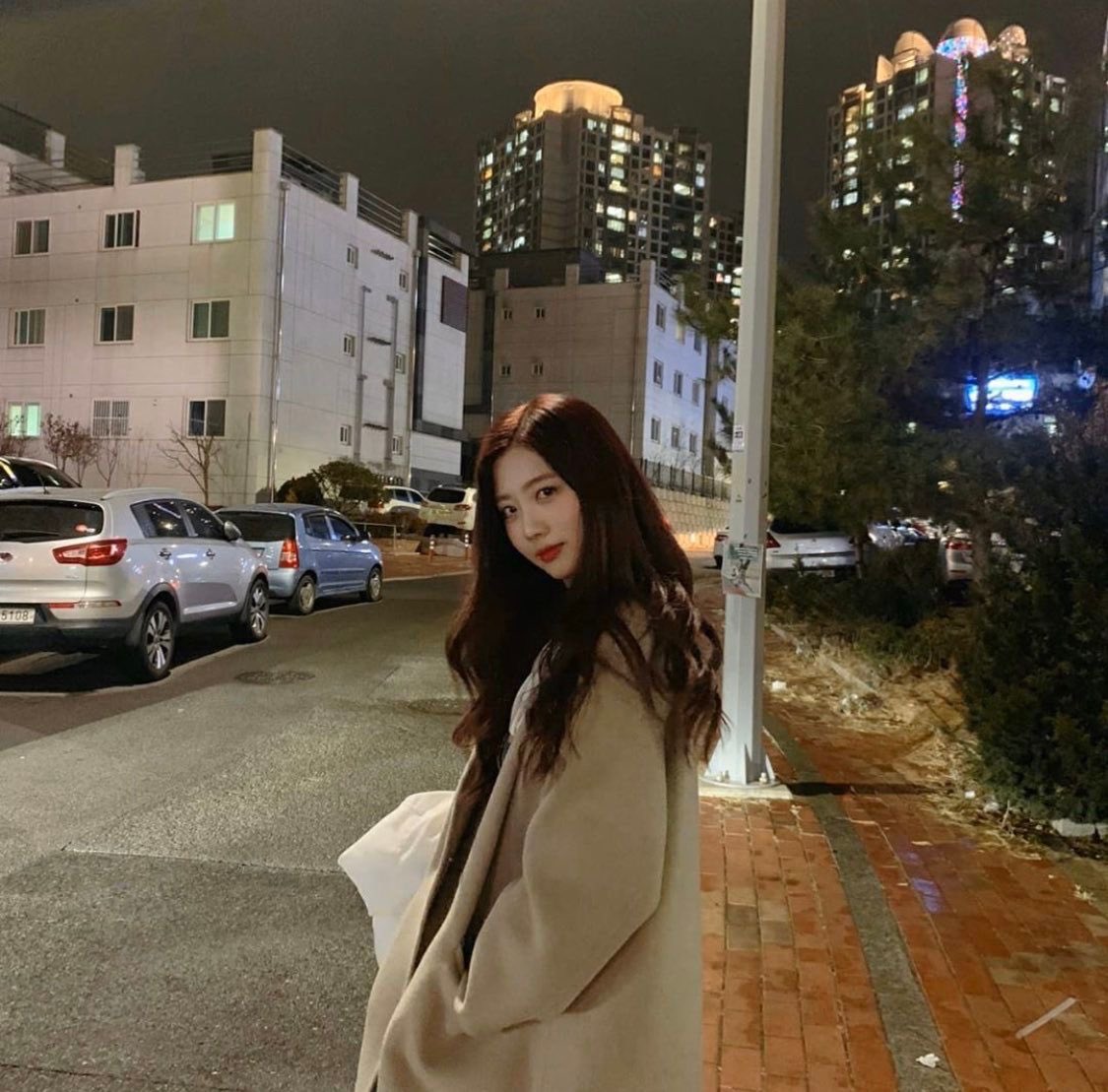 rating pictures of yuju on how well theyd be able to convince a person that she’s my girlfriend: a thread